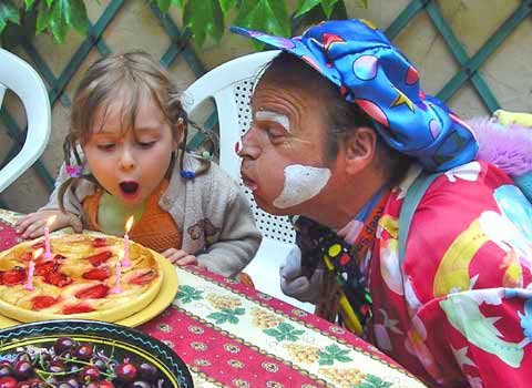 Monsieur Boul pour l'anniversaire de vos enfants se déplace à domicile à Annecy Genève et toute la Haute Savoie et Suisse arvimedia