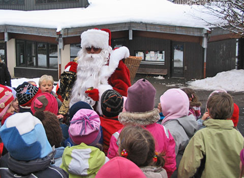animation père Noël Annecy Haute Savoie sapin de Noël animateur professionnel Genève Suisse